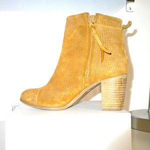 TOMS - Closed Round Toe Brown Suede leather Interior zipper Heeled Boots - Sz 7